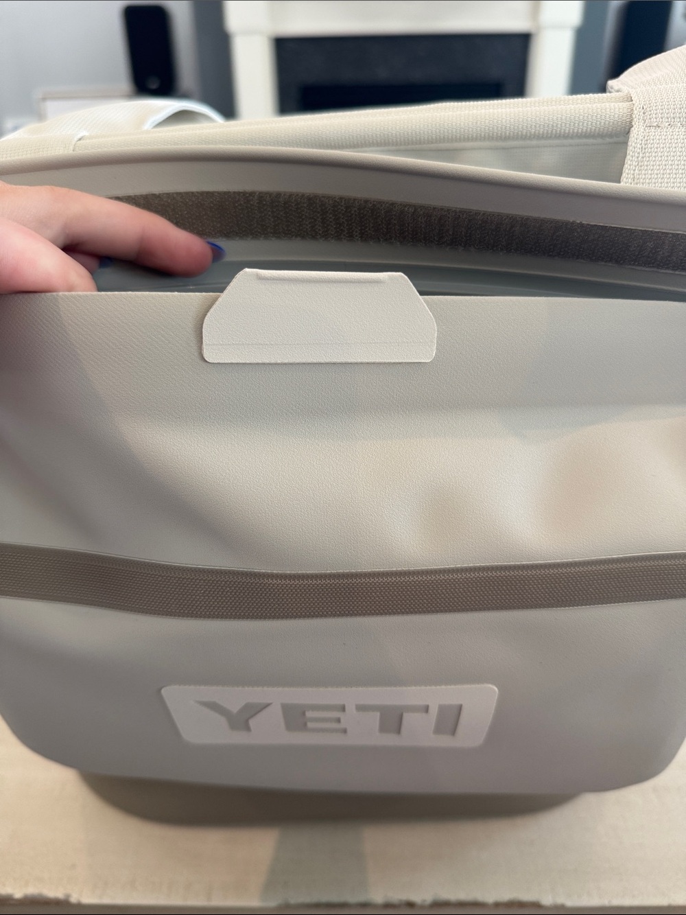 Yeti Cooler Tote in White and Tan - Picture 4 of 6